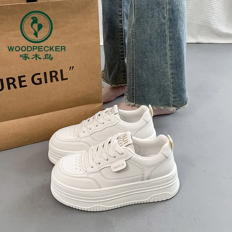 啄木鸟厚底小白鞋女2025春季新款百搭休闲面包鞋小众增高运动板鞋