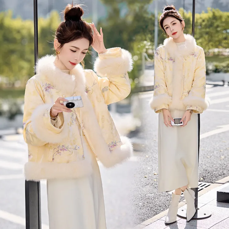 现货2025新中式气质优雅绣花真狐狸毛时尚减龄皮草90白鸭绒羽绒服