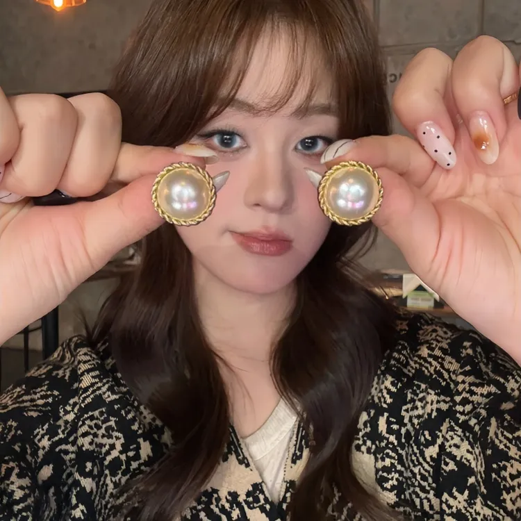 铜合金耳饰 港风复古大珍珠耳钉夸张独特设计气质高级感耳环女