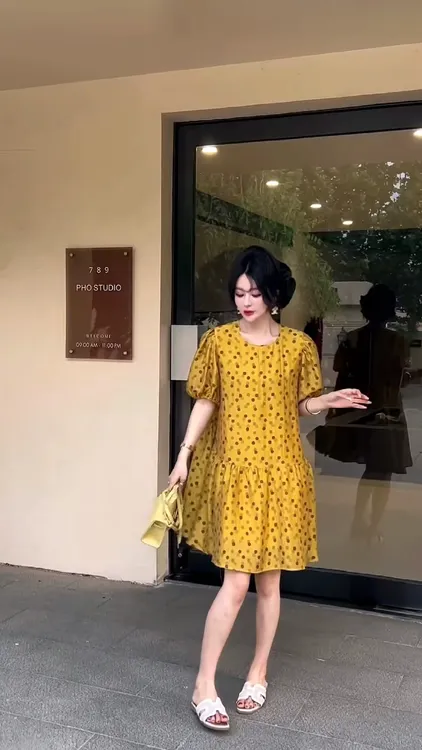 黄色波点短袖宽松显瘦直筒气质连衣裙女夏季