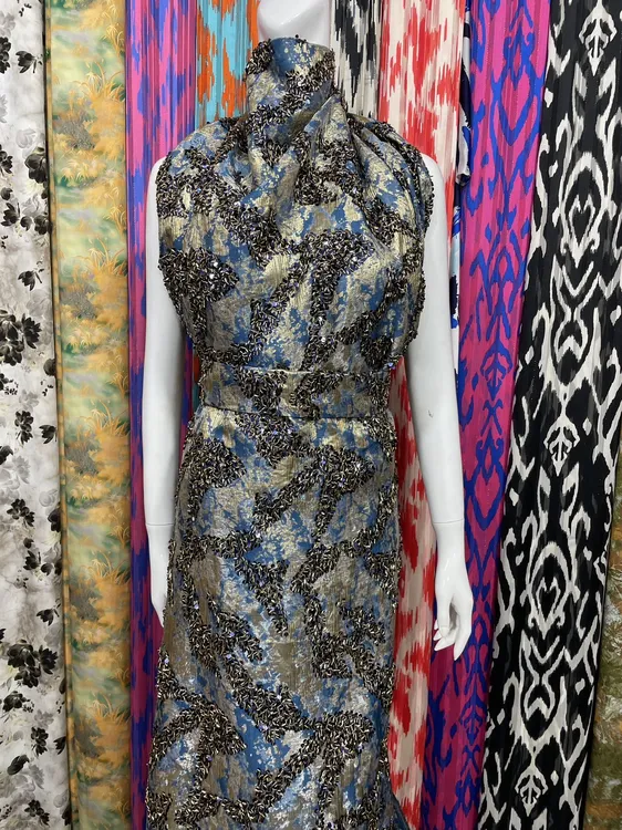 新款浮雕提花高质量服装面料