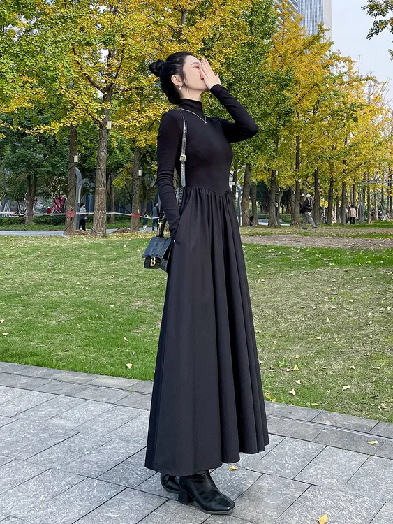 黑色气质收腰高领长袖连衣裙女2025早秋新款赫本风显瘦长款大摆裙
