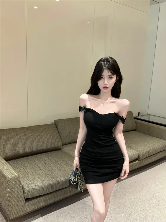 纯欲设计感辣妹性感吊带连衣裙女装夏季蕾丝钩花露背修身包臂短裙