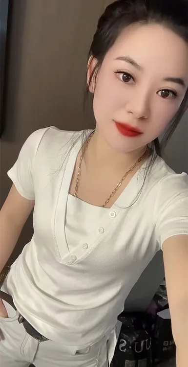 纽扣设计感螺纹短袖T恤女2025夏季新款时尚修身半袖洋气上衣潮