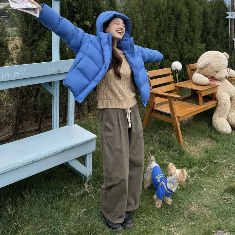 【90白鹅绒】明星同款2025冬新款短款布鲁斯蓝女士连帽保暖羽绒服T