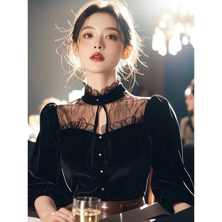 2025秋季新款轻奢高级感独特超好看法式黑色丝绒蕾丝拼接衬衫上衣