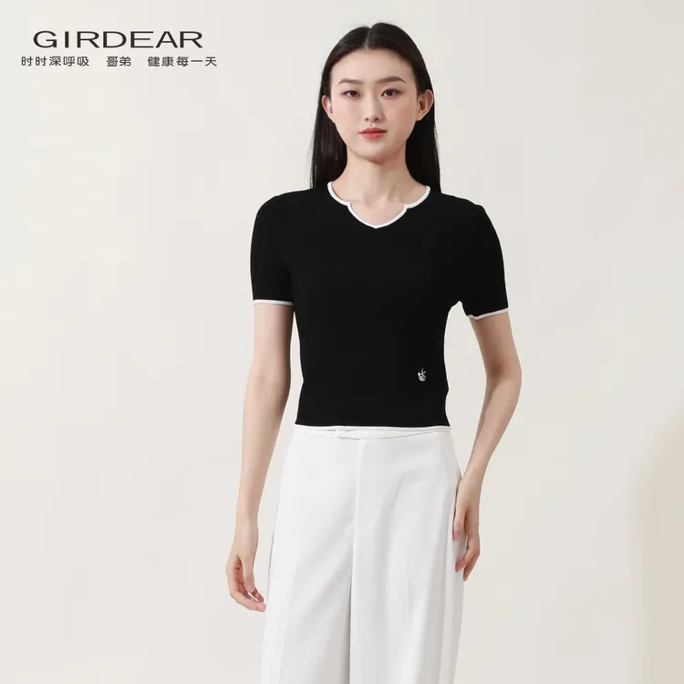 哥弟 黑色舒适细坑条撞色桃心领短款短袖套头夏新款针织衫138005