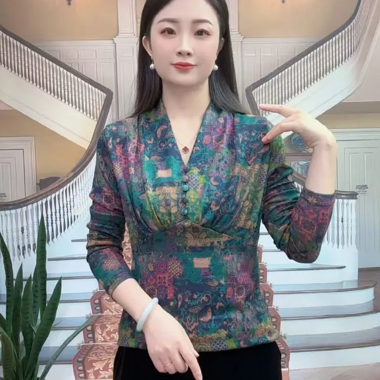2025秋季新款女碎花长袖V领纽扣T恤花色修身洋气网红显瘦015
