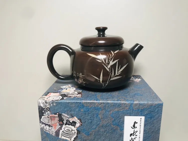 【精品 】云南建水紫陶 阴刻阳填无釉磨光 高端茶壶