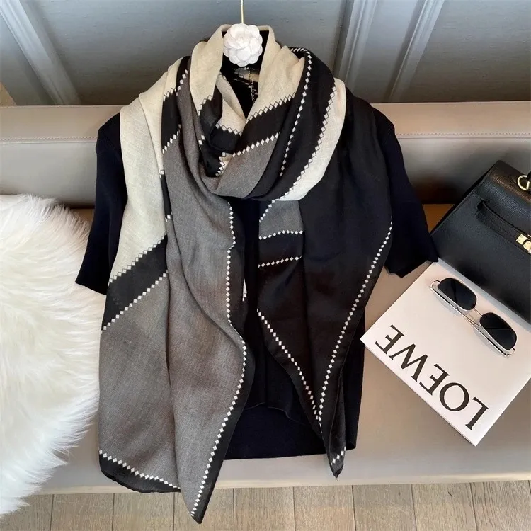 2025新款围巾女冬季薄款简约氛围感棉麻围脖韩版流行丝巾披肩两用