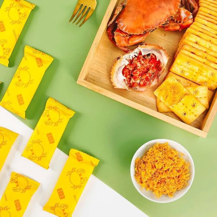 煌记新品蟹黄肉松双层脆饼干爆款网红夹心韧性饼干盒装小零食