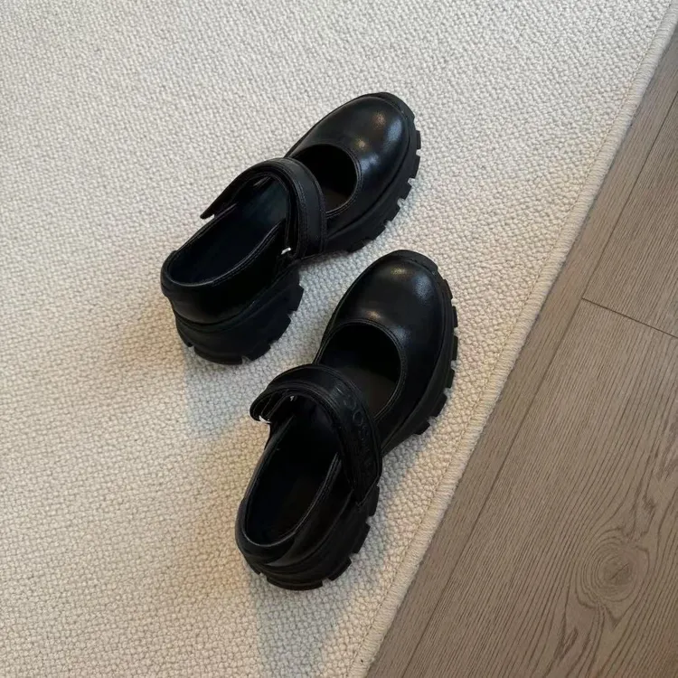 六也「轻便松糕」法式圆头浅口一字带魔术贴厚底通勤玛丽珍女L866