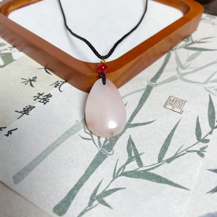 天然金丝玉桃花酿水滴吊坠女士简约百搭时尚精品吊坠