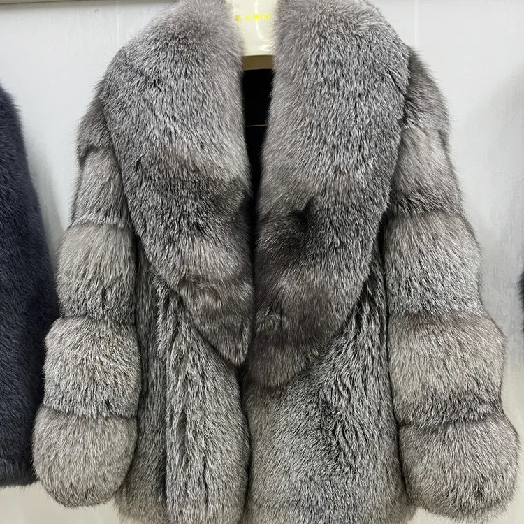 冬季加厚的女士中长款外套