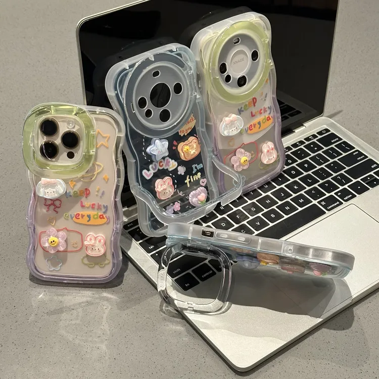 欧克里里小熊花朵公仔适用苹果16板凳手机壳华为P60oppo小米vivo