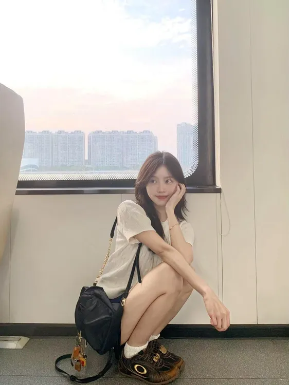 2025夏季新款学院风刺绣麻花针织短袖t恤女上衣百搭牛仔半裙套装