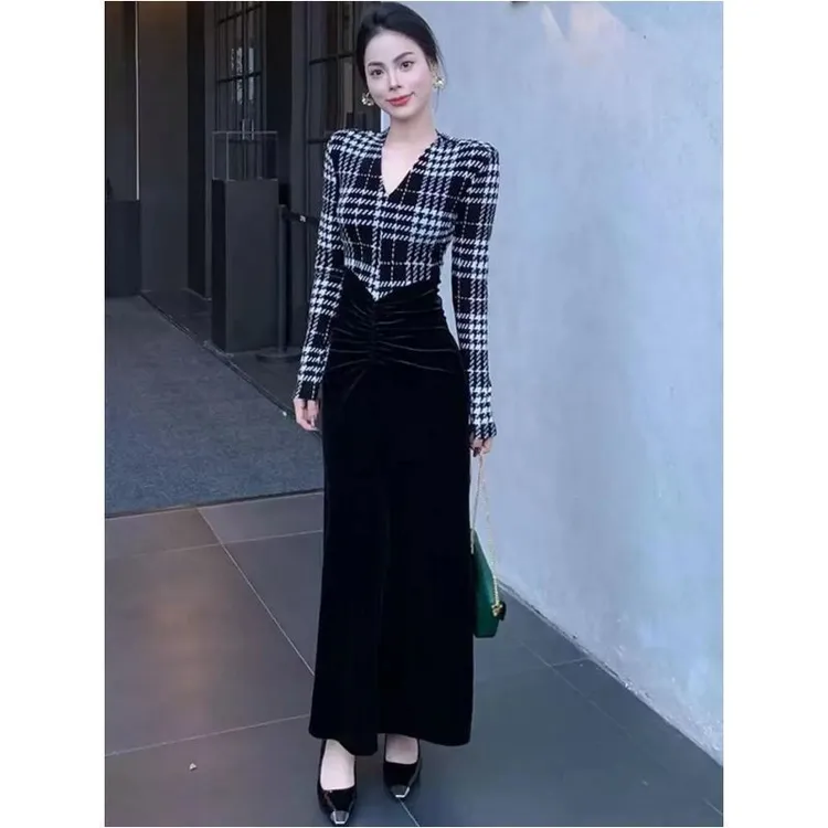 秋冬新款高级气质名媛千金设计感老钱拼色设计感V领显瘦连衣裙