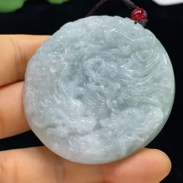 九龙护主双面糯冰玉质挂件货品总重约82.81克