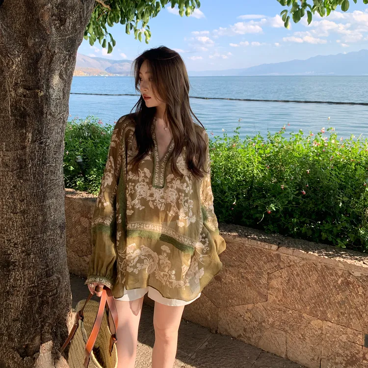 【具象松弛】RARE ZZ 重工复古民族感度假印花拼接蕾丝圆领衬衣上衣