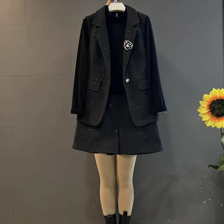 新款时尚小香风细闪马甲➕长袖小衫➕短裤气质显瘦三件套