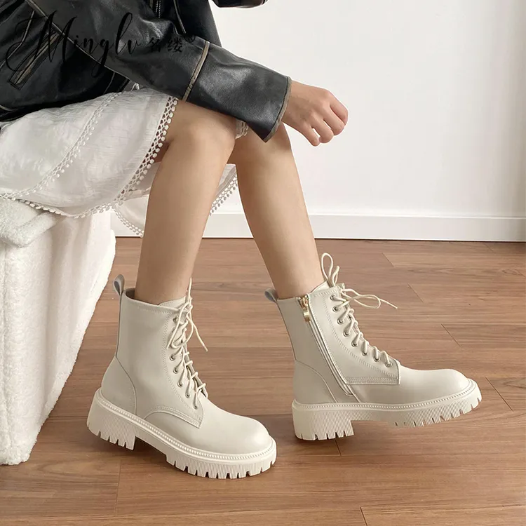 高级感轻奢马丁靴女款2025新款秋季薄款白色厚底短靴短筒瘦瘦靴子