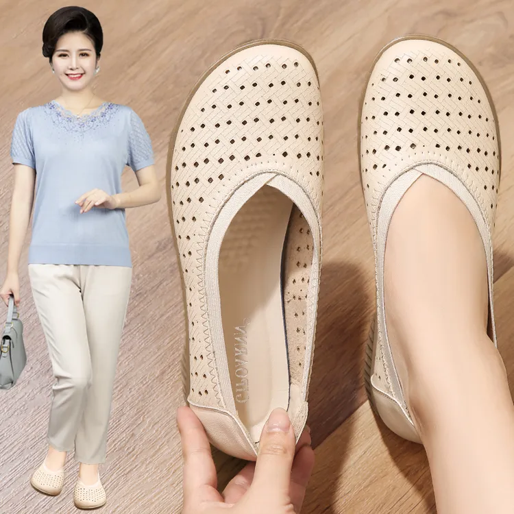 妈妈鞋中年夏季中老年单鞋洞洞鞋2025新款女软底皮鞋透气防滑凉鞋