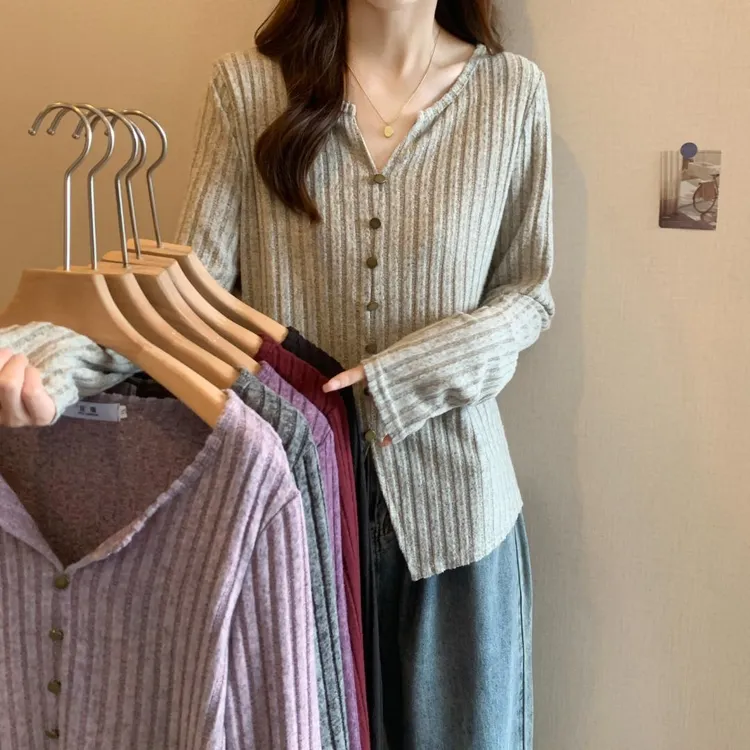 V领秋季套头宽松型女长袖大码针织打底衫220斤可穿奶茶系色G6001