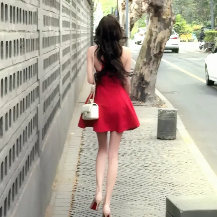 兔兔定制「贝微微」法式轻奢气质纯欲性感修身显瘦收腰洋气连衣裙