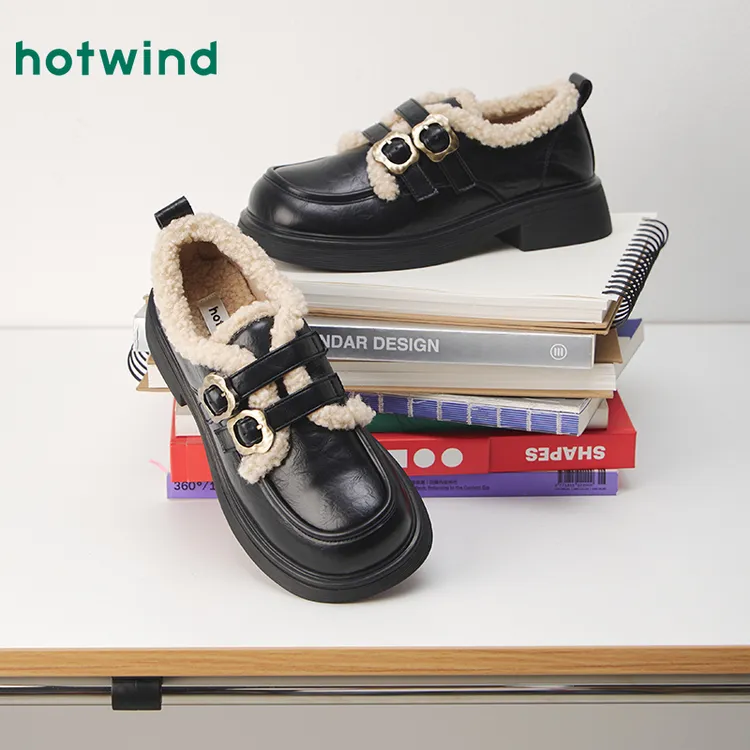 Hotwind/热风2025年冬季新款英伦风小皮鞋女士时尚加绒加厚休闲鞋
