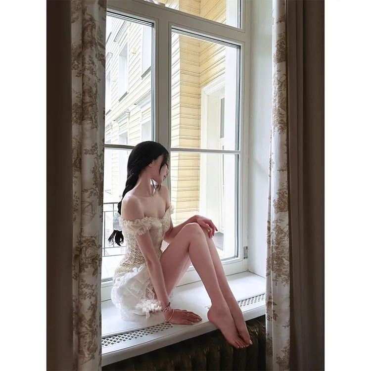 2025夏季新款设计感甜辣风纯欲一字肩网纱上衣配蕾丝花边短裤套装