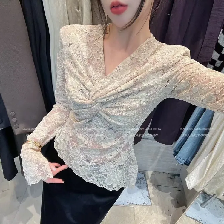 2025秋季新款纯欲V领扭结洋气镂空钩花性感蕾丝衫内搭打底衫潮