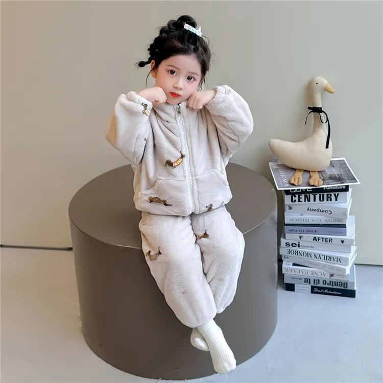 女童睡衣儿童秋冬款珊瑚绒宝宝开衫套装女孩法兰绒春秋冬季家居服