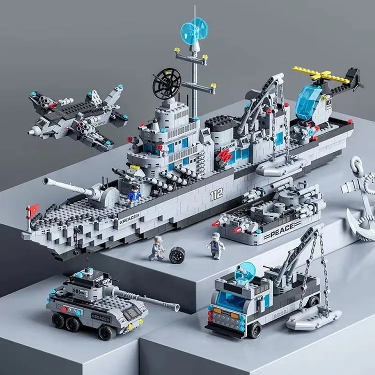 大型军事航母积木拼装玩具男孩女孩益智生日礼物