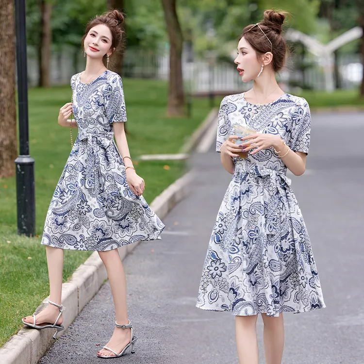 法式气质印花连衣裙女2025夏季新款小个子收腰显瘦休闲中长款裙子