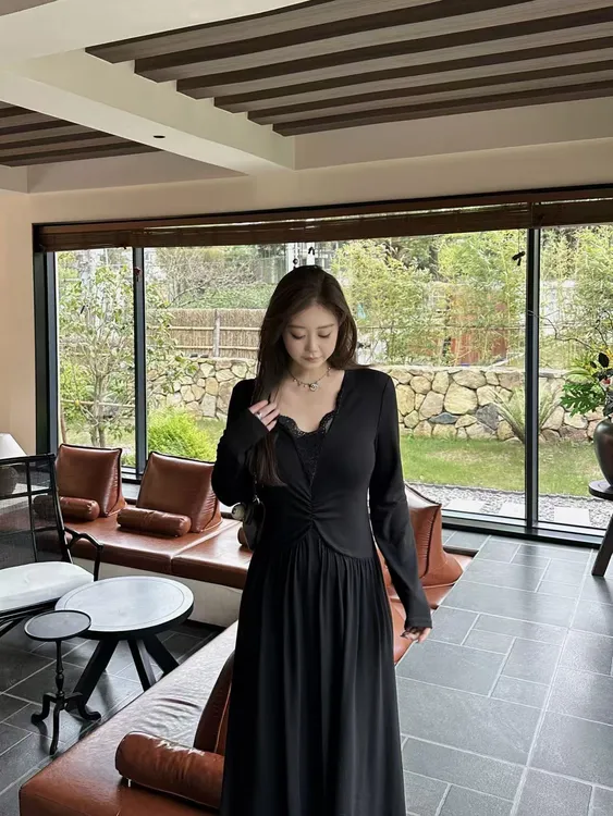 琪琪怪怪大码女装【crush美神】蕾丝花边拼接设计感连衣裙D17869QD