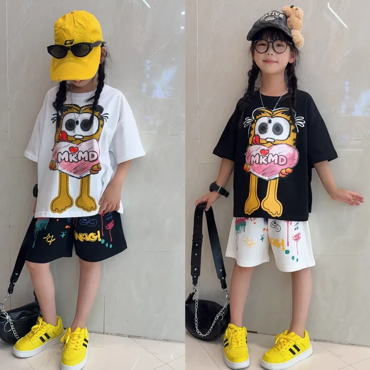 女童2026新款夏季韩系宽松短袖短裤休闲女童加菲猫爱心时尚套装