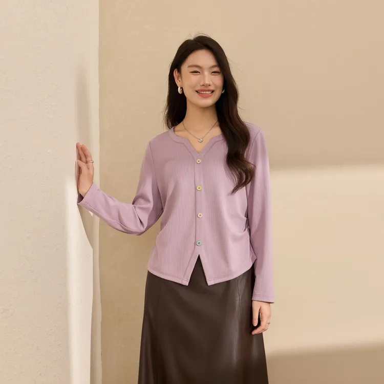 【秋日絮语】纤莉秀大码女装流光风设计感V领软糯针织衫QK3845