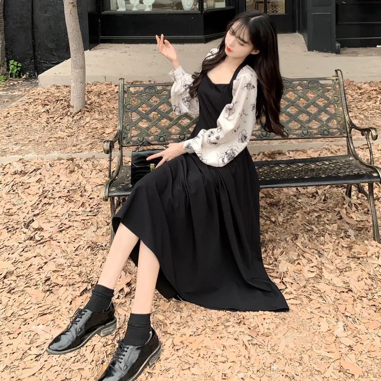 大码女装春秋新款茶歇法式赫本风小黑裙胖妹妹收腰显瘦遮肚连衣裙