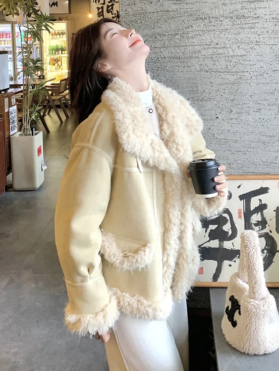 甜美减龄氛围感温柔皮毛一体2025冬季新款小个子羊羔毛短外套女