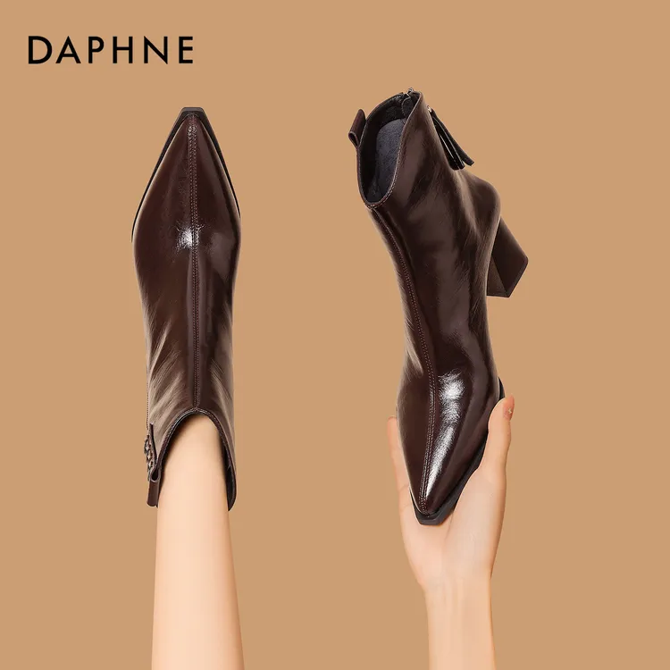 达芙妮品牌正品厚底马丁靴女2025新款秋冬百搭时装靴尖头棕色短靴