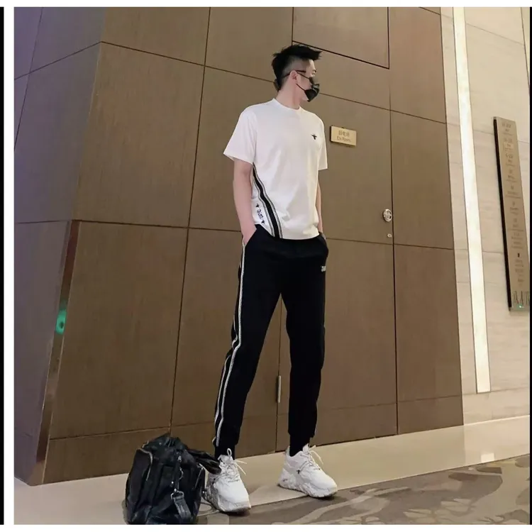 2025时尚百搭款夏季潮流休闲套装刺绣个性织带圆领修身男士半袖