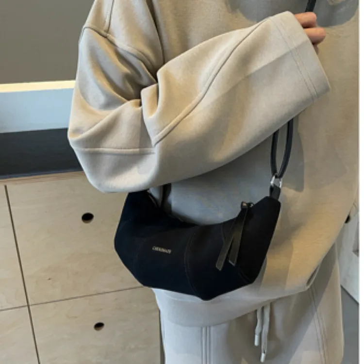 防水饺子包街头潮流单根复古单肩休闲单肩包秋冬