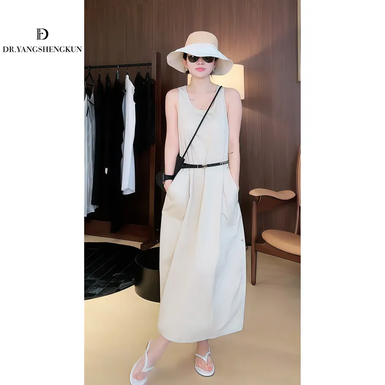  杨圣坤2025夏季新品女士时尚净版简约圆领无袖连衣裙L2552809