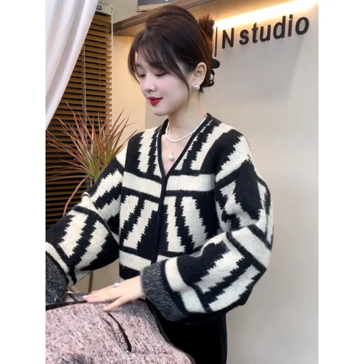 独特小众线条设计感针织衫女秋冬新款通勤高级感宽松百搭毛衣ins