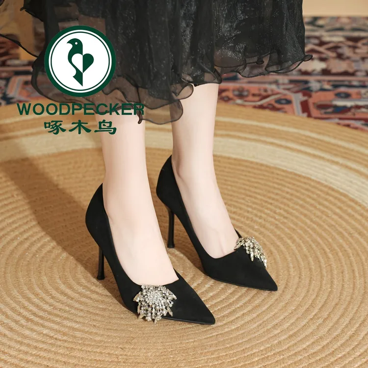 啄木鸟尖头水钻高跟鞋女细跟2025夏季新款气质浅口黑色职业单鞋