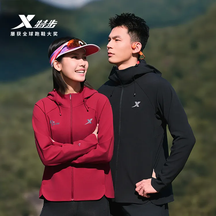国人竞速秋冬版丨特步跑步风衣防泼水防风连帽外套锁温保暖软壳