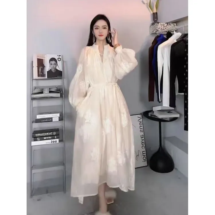 春秋新款感法式重工刺绣宽松显瘦灯笼袖气质连衣裙女复古显瘦长裙