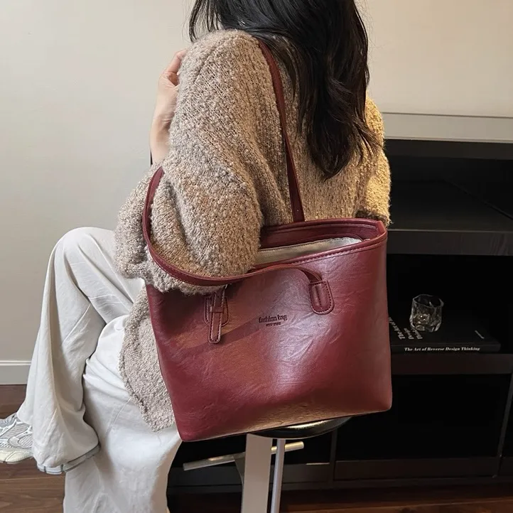 大容量红色女士结婚包包女2025新款高级感新娘包伴娘包单肩托特包
