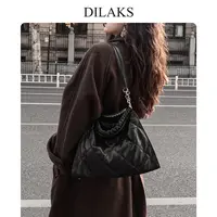 DILAKS迪莱克丝2024年冬季轻奢感羊皮菱格流浪包通勤单肩斜挎包女