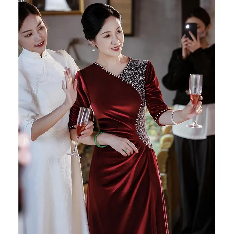 2025秋冬新款喜婆婆婚宴礼服结婚敬酒服妈妈丝绒连衣裙中式晚礼服